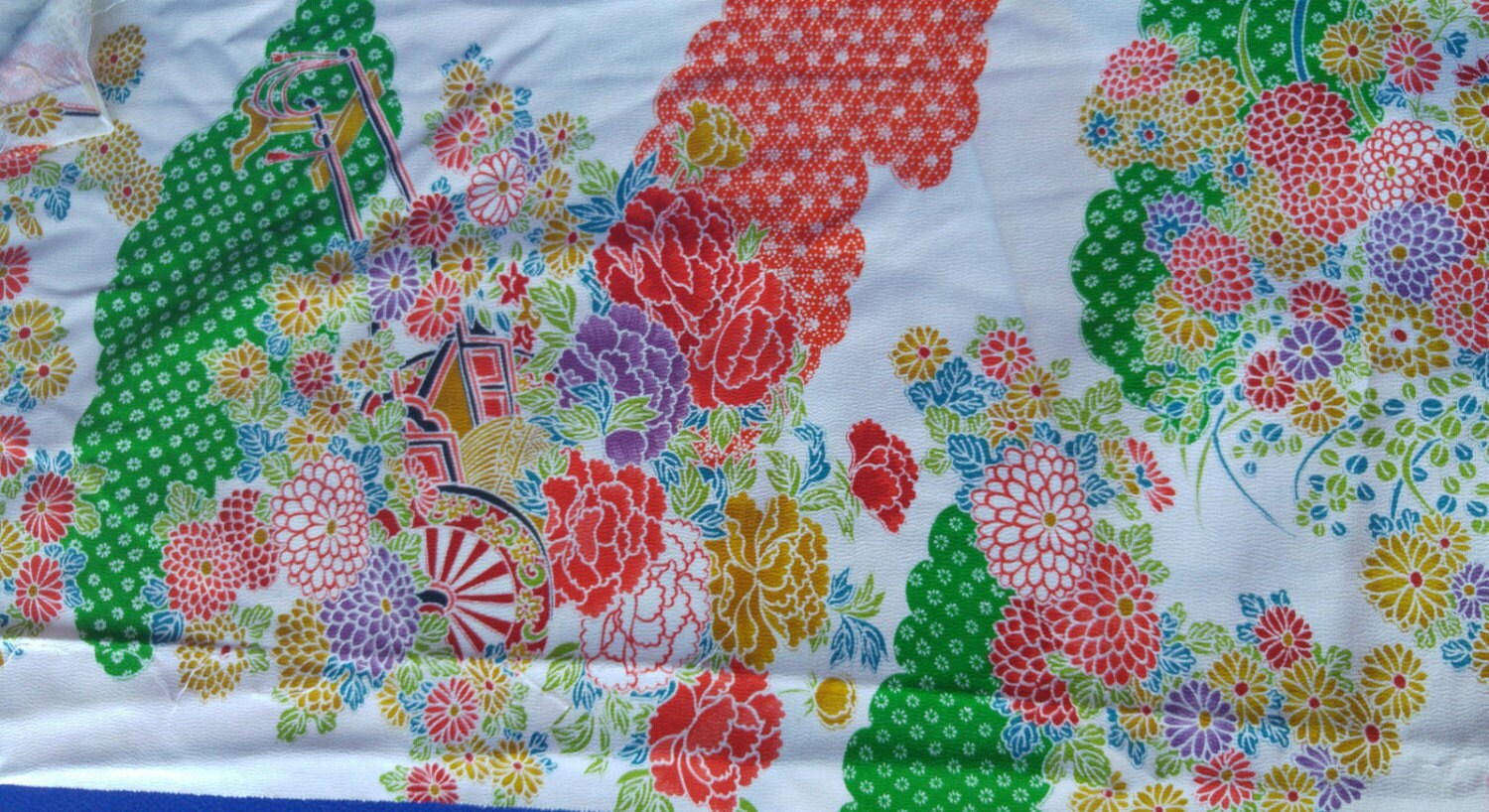 Vintage Japanese silk kimono fabric 92 cm x 36cm soft crepe floral clouds cart