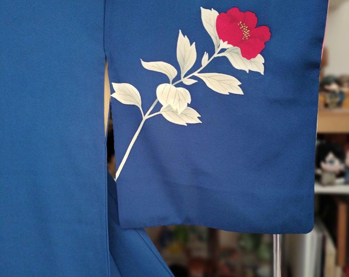 Vintage 1980's Japanese  handsewn silk kimono smooth blue silk with striking white and red floral pattern. Tsugesage kimono formal occasions
