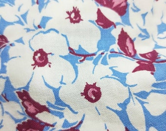 Vintage American Feed sack fabric fat quarter 18" x 22' cotton. Sky blue and maroon floral print, flowers. Genuine not reproduction.