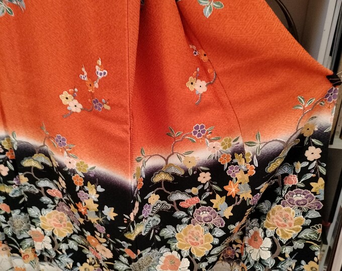 Vintage 1980's Japanese  handsewn silk kimono w/ traditional floral pattern. Gorgeous textured weave w/ yuzen stencil dyed auspicious flower
