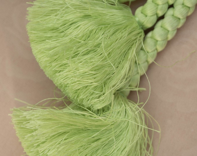 Vintage Japanese silk kumi-himo obi-jime cord for obi pale green solid colour, round type. Handmade, wonderful.
