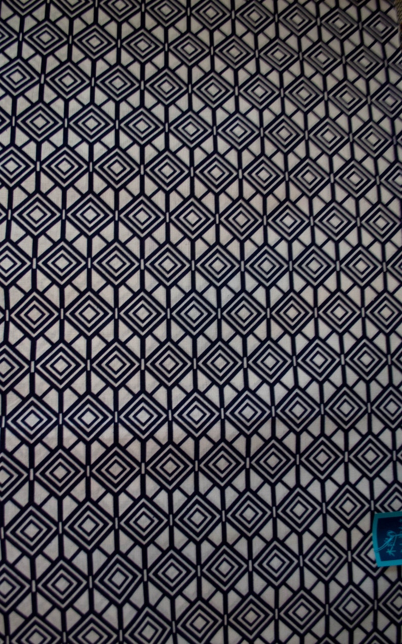 Japanese kimono indigo blue and white cotton yukata fabric 92 cm x 36 cm abstract geometric pattern image 2