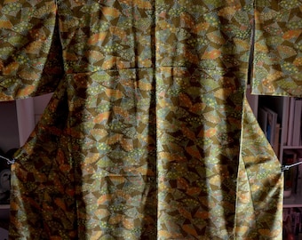Vintage 1980's Japanese  handsewn kimono with yuzen dyed pattern of floral fans. Dark green brown background. blended fibre. Komon kimono
