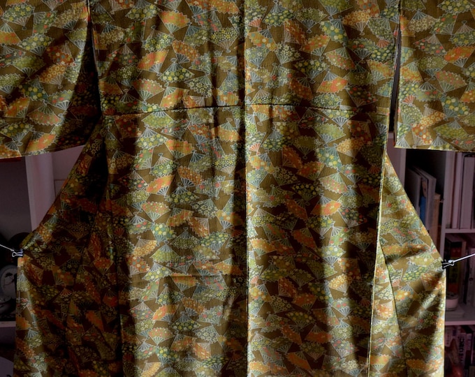 Vintage 1980's Japanese  handsewn kimono with yuzen dyed pattern of floral fans. Dark green brown background. blended fibre. Komon kimono