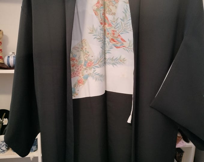 Vintage Japanese hand stitched silk haori kimono jacket. Black w/ yuzen dyed traditional pattern in bright green colourful floral lining.