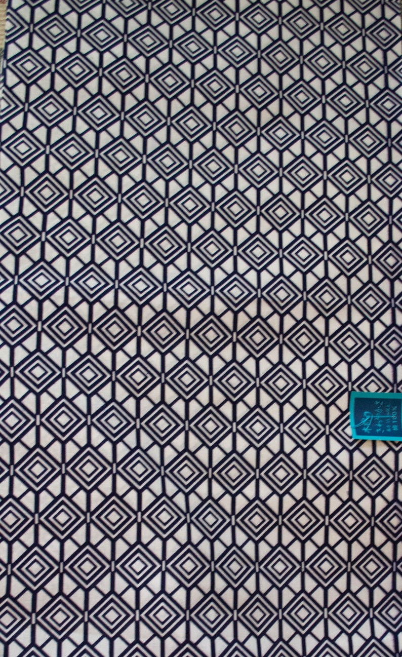 Japanese kimono indigo blue and white cotton yukata fabric 92 cm x 36 cm abstract geometric pattern image 4