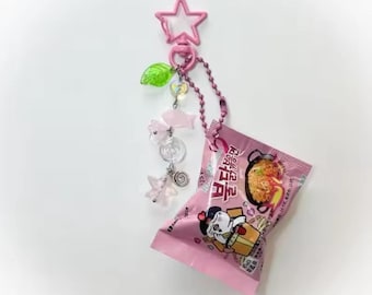 韓国のブルダックキーホルダー かわいい スパイシーチキンチャーム バッグ 携帯 バックパック ペンダントアクセサリー ファンへのギフト K-Pop K-Food愛好家