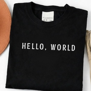 Chemise design Hello world pour programmeurs