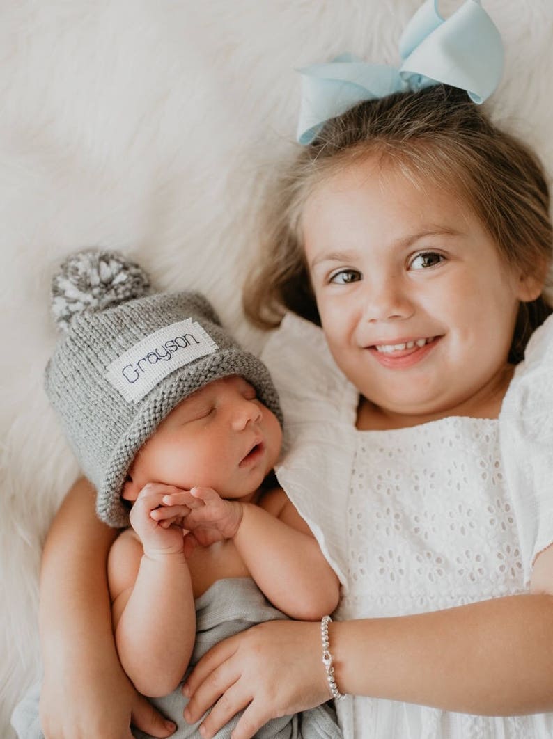 Bebé niño, Anuncio del nombre del bebé, Nuevo bebé, Regalo de baby shower, Gorro de bebé, gorro de invierno, recién nacido, niña, gorro de punto, Personalizado, Foto Prop 8 Heather Gray