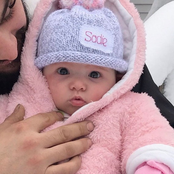 Bonnet bébé prématuré sale