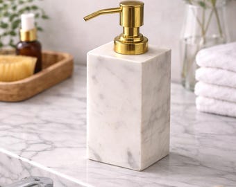 Handgemaakte witmarmeren zeepdispenser | Gouden pomp, luxe badkamerdecor