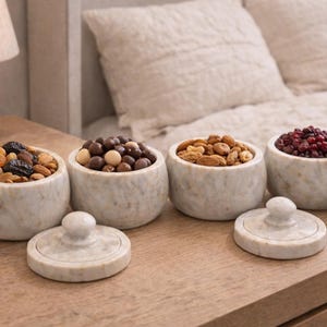 Marmeren kom met deksel, witte stenen voorraadpot, marmeren kruidencontainer, zoutsuikerpot, keukenopberger, inrichting boerderij