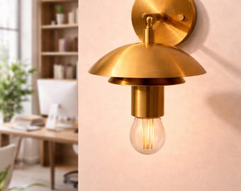 Abat-jour conique fabriqué à la main en laiton massif, applique murale moderne du milieu du siècle, luminaire de chambre à coucher scandinave