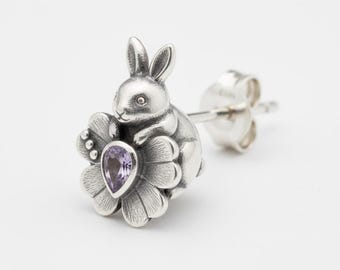 Orecchini a perno con coniglio e fiore, argento, pietra a goccia viola, gioielli floreali con animali