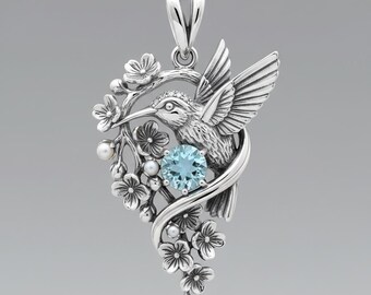 Collana con ciondolo a forma di colibrì e fiore, in argento e pietra blu, con pendente a forma di uccello.