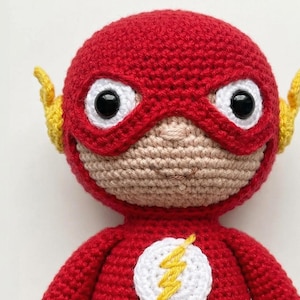 Patrón de ganchillo de héroe veloz / Juguete amigurumi inspirado en cómics (PDF)