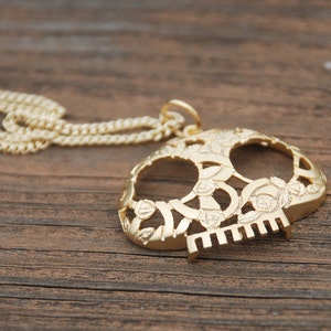 Gold, SKULL Necklace, Skull pendant, feminine skull jewelry, Elegant Skull Jewelry, Dainty Jewelry