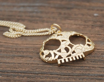 Gold, SKULL Necklace, Skull pendant, feminine skull jewelry, Elegant Skull Jewelry, Dainty Jewelry