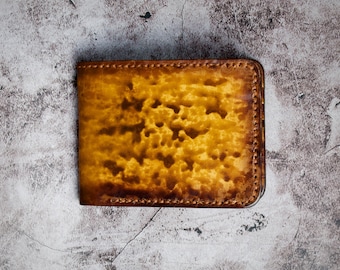 Portafoglio bifold in pelle dipinto a mano / Porta carte cucito a mano / Tela Markore Flame - Solar Flare