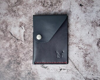 Portacarte in pelle pieno fiore cucito a mano con patta, nero e rosso / Markore Niva Heritage