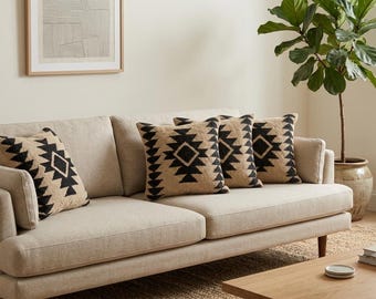 Conjunto de 4 capas de almofada boho, bege e pretas com estampa tribal, estilo sudoeste americano com inspiração asteca, decoração moderna de fazenda.