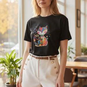 Kunst trifft Katzenliebe – Das Statement-Shirt für kreative Frauen