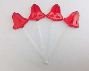 Könnte beinhalten: Vier rote, glockenförmige Dekorationen mit transparenten Stielen. Die Glocken sind durchscheinend. Sie sind vor einem weißen Hintergrund angeordnet, was auf ein Bastel- oder Dekorationsthema hindeutet.