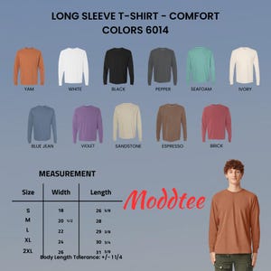 Op de afbeelding: Een witte keramische mok met een zwart handvat en de tekst "But First, Coffee" in een zwarte, handgeschreven lettertype. De mok staat op een wit oppervlak.