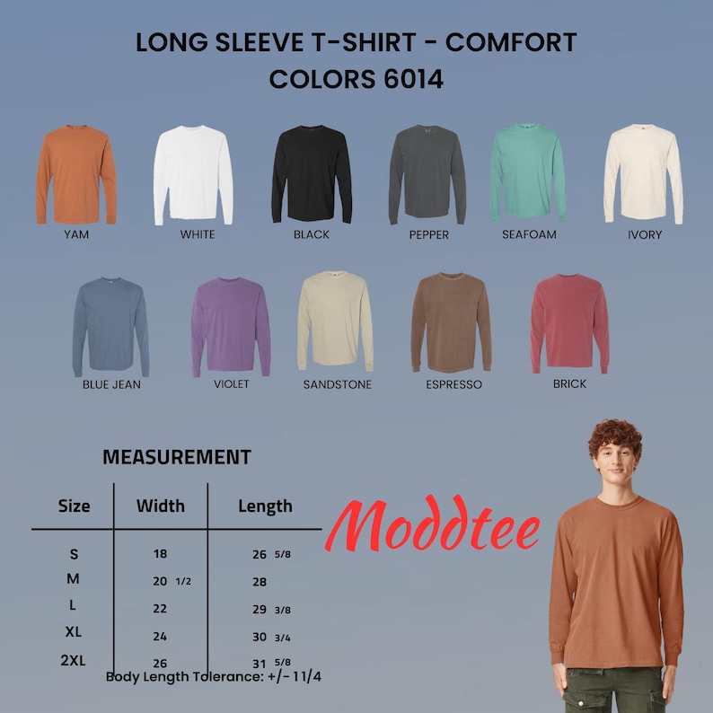 Op de afbeelding: Een witte keramische mok met een zwart handvat en de tekst "But First, Coffee" in een zwarte, handgeschreven lettertype. De mok staat op een wit oppervlak.