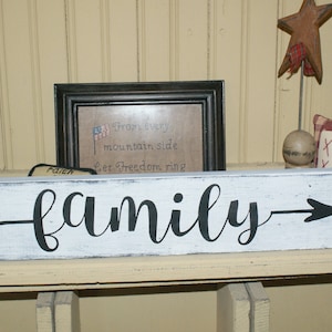 Family arrow sign, wall decor, homestead, rustic, primitive, country, shabby chic, gallery wall, family room sign, over the door sign