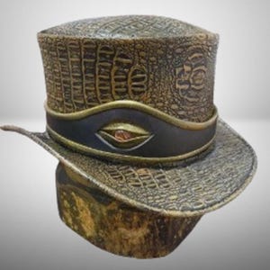 Cappello a cilindro steampunk in pelle gotica con stampa coccodrillo, realizzato a mano, con occhio di drago, ideale per festival.