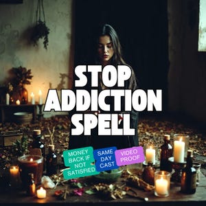 Puede incluir: Imagen de una mujer en un entorno oscuro con el texto "STOP ADDICTION SPELL" en letras blancas grandes. La escena incluye velas, botellas y el texto "DEVOLUCIÓN DEL DINERO SI NO ESTÁ SATISFECHO", "LANZAMIENTO EL MISMO DÍA" y "PRUEBA DE VÍDEO".