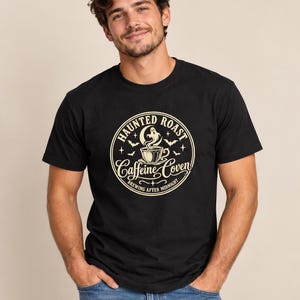 Halloween-hemsökt Roast Caffeine Coven unisex-tröja | Halloween-kaffe-häxa-tröja