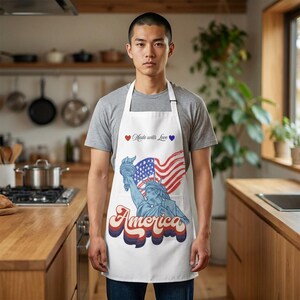 Frihetsgudinnan med amerikansk flagga förkläde | Amerika retro skrift