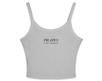 Pilates Tank Top | "Pilates ist meine Therapie" | Spaghetti Strap Crop Top | Athletik, Gym Girl Ästhetik, schwarze Schrift