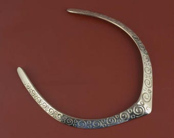 Gold Engraved Swirl Design Choker Necklace - Minimalist Statement Jewelry, Handcrafted Gold Necklace, Boho Chic Gift for Her