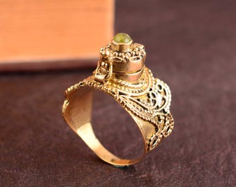 Bague empoisonnée vintage péridot vert avec compartiment en or, bague secrète européenne ornée