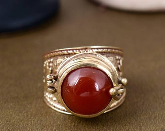 Bague empoisonnée vintage en cornaline rouge avec compartiment en or, médaillon secret européen vintage