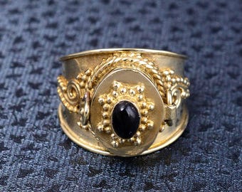 Black Onyx Poison Ring, Oval Black Stone Gold Vintage Style Secret Compartment Ring
