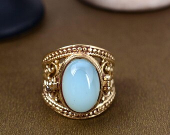Bague empoisonnée vintage avec compartiment en or calcédoine bleue Bague secrète ovale européenne vintage