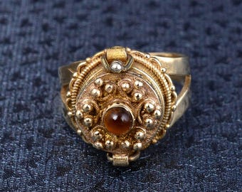 Carnelian Brown Poison Ring, Round Carnelian Gold Vintage Style Secret Compartment Ring