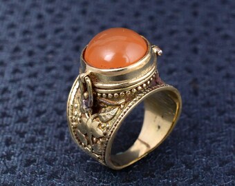 Bague poison avec compartiment or cornaline orange Bague boîte à secrets européenne vintage