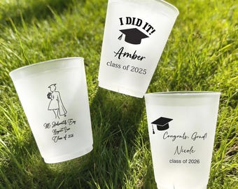 Benutzerdefinierte Abschlussfeier gefrostete Tassen, Klasse von 2026 Abschlussfeier Dekor