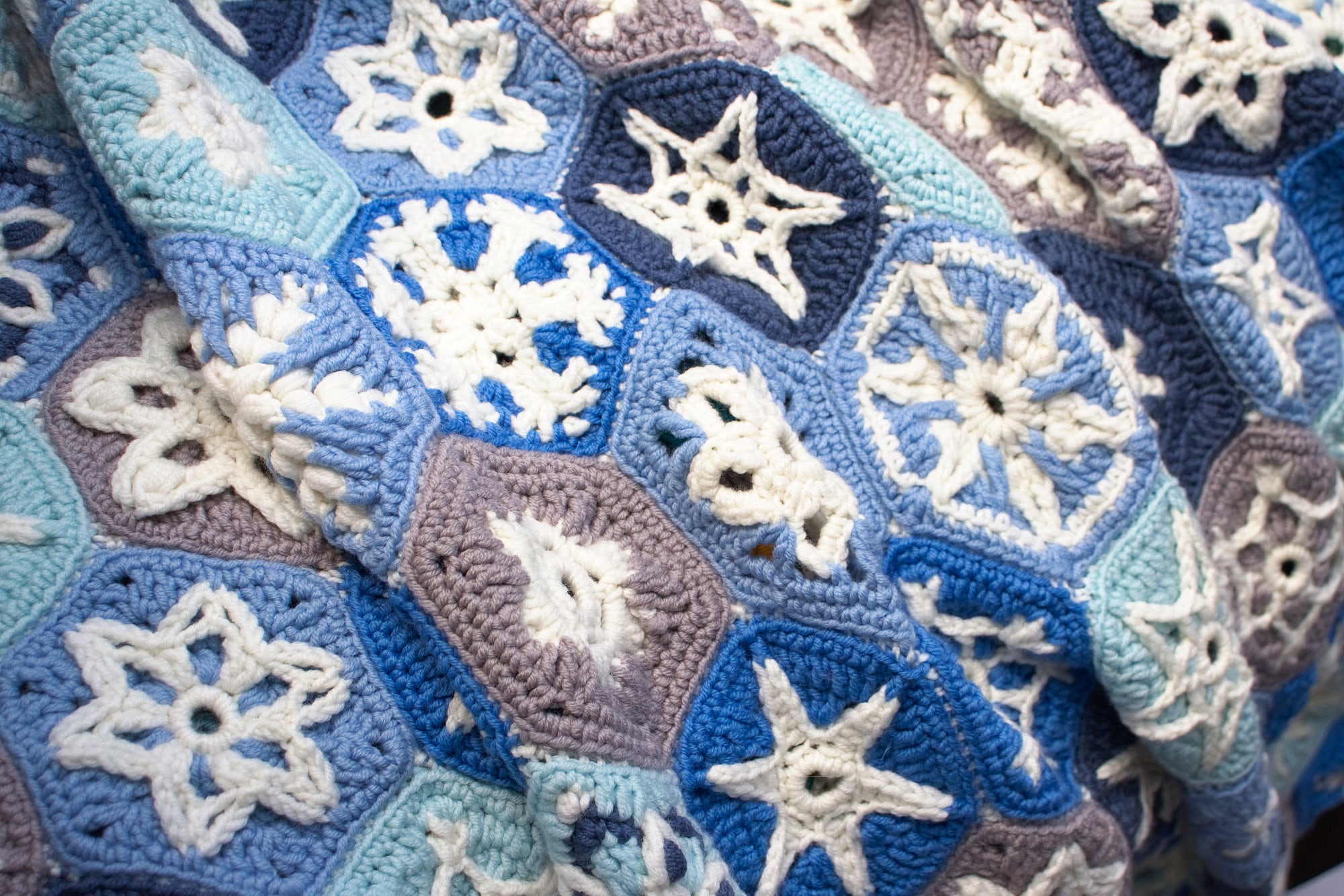 38 Hexagon Blanket Crochet Patterns for Cozy Throws, Baby Blankets, and Retro Home Decor 26 Snowflake Hexagon Crochet Blanket