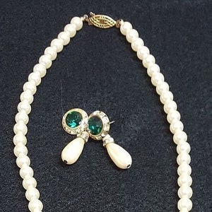 Vintage unworn pearl and emerald rhinestone necklace and earrings set simulated gemstones