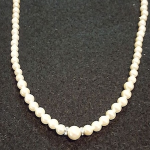 Vintage unworn pearl and rhinestone necklace simulated gemstones