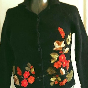 VintageJM Collection embroidered sweater woman&#39;s M wool cardigan floral design