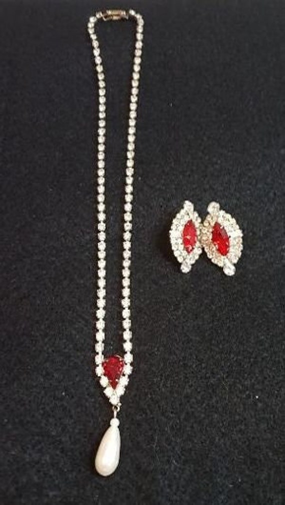 Vintage unworn pearl and red rhinestone necklace a