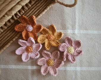 Vintage Crochet Flower Pattern PDF: Cottagecore Floral Applique, Amigurumi Flower Tutorial (in English, Portuguese and Spanish)
