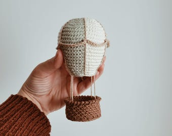 Vintage Hot Air Balloon Crochet Pattern PDF: Dreamy Nursery Decor (in English & Portuguese)